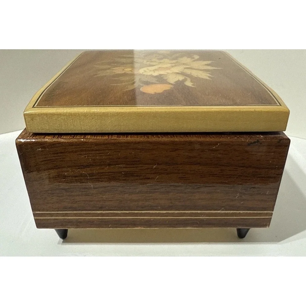 Liechtenstein WoodInlay Floral Music‎ Box 6x2x4 Swiss Mountain Song Cuendet 7207